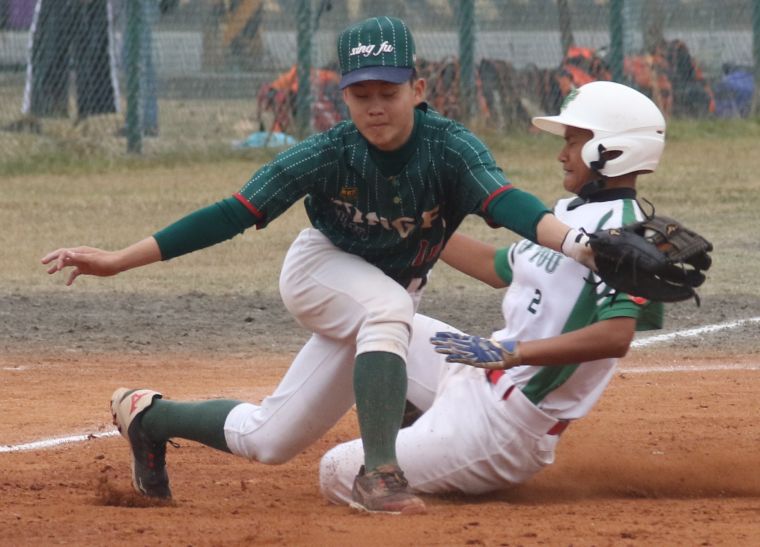 台北市的興福國中棒球隊(綠衣)可惜無緣晉級。大會提供