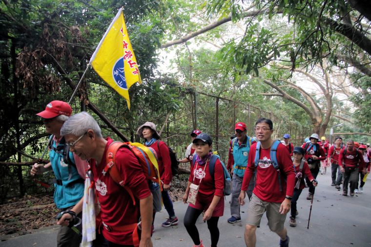南部的大崗山登山健行活動，共同實踐無痕山林的精神，守護台灣的美麗山林。歐都納提供