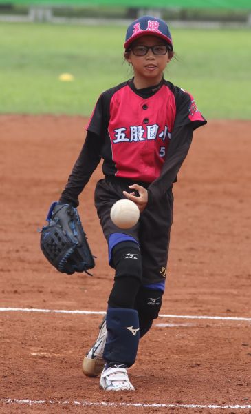  新北五股唯一在聯賽全勤的左手投手陳昫安，現就讀四年級卻有大將風範。高中體總提供