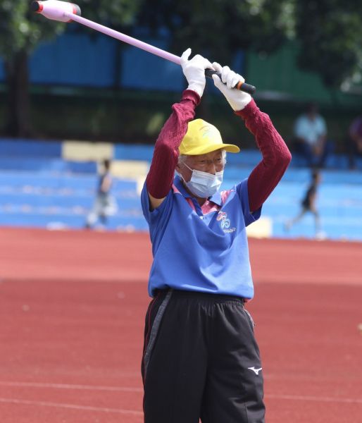 87歲的翁范姜蘭英為本屆全民運動會高雄市代表隊最高齡參賽選手。高雄市政府運發局提供