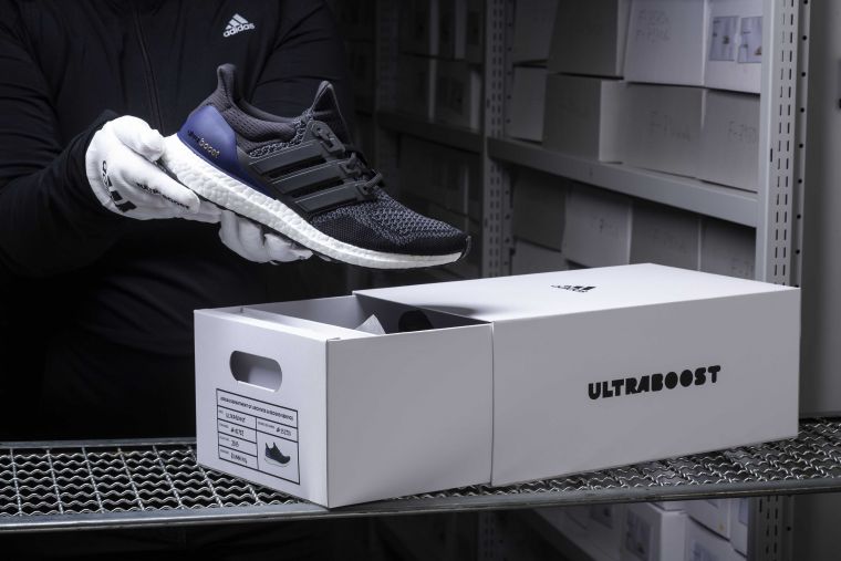 adidas UltraBOOST跑鞋自2015年橫空出世，以舒適回彈的腳感及經典百搭的外型設計，為跑鞋開創完美結合機能與潮流的全新指標。