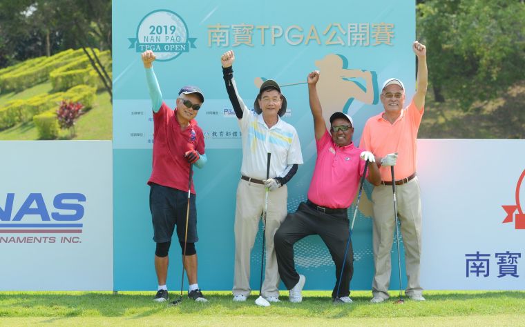 2019南寶TPGA公開賽配對賽第一名由職業選手菲律賓東尼(右二)和同組貴賓獲得。陳宏佳攝影