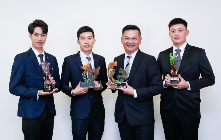 2019年台灣PGA四位贏得獎項的傑出選手（左起）最佳球員張緯綸丶TB挑戰巡迴賽獎金王張哲瑜丶TPGA台巡賽獎金王林文堂與最佳新人黃議增。葉勇宏攝