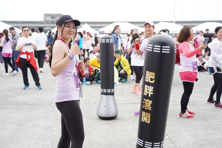 2019 Taishin Women Run Taipei為了讓女孩體會「姊無畏」的精神，特地在賽後設置拳擊體驗課程，使女孩們突破自己、無所畏懼、勇往直前。中華民國路跑協會提供