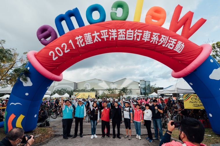 2021花蓮太平洋盃貴賓鳴槍。中華民國自行車騎士協會提供