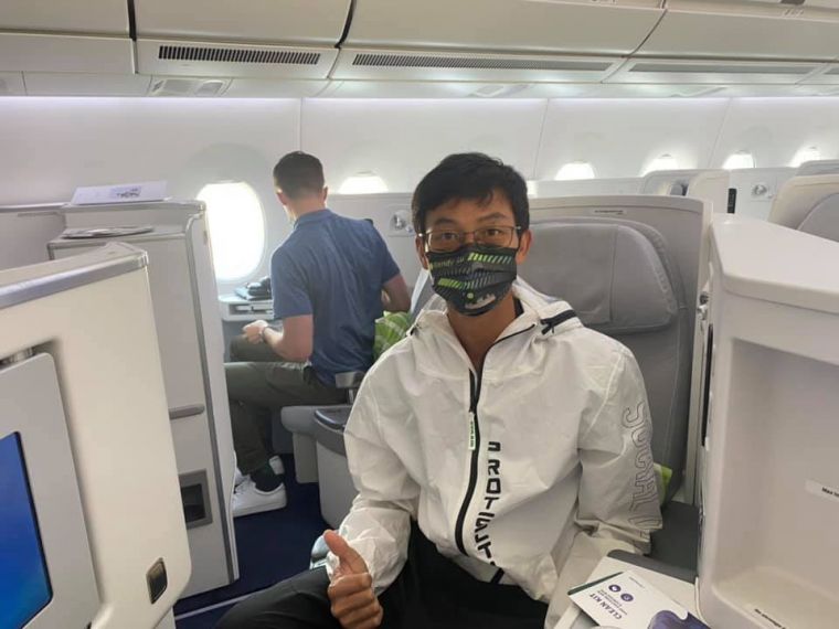 盧彥勳最後總算完成登機飛赴東京。擠自盧彥勳臉書