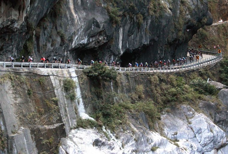 臺灣自行車登山王挑戰沿途美不勝收，是經典的朝聖路線。中華民國自行車騎士協會／提供。