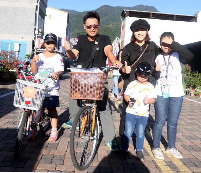洪敏洲和太太林嘉盈帶著千涵、譽珊和幼稚園大班的宇謙一起來參加。中華民國自行車騎士協會／提供。