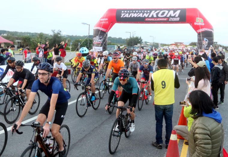 2018臺灣自行車登山王挑戰出發。中華民國自行車騎士協會／提供。