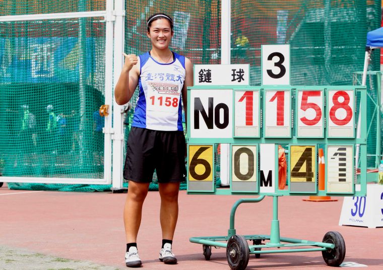 大專女甲鏈球(4kg)決賽，台灣體大余雅倩60.41破大會。林嘉欣／攝影。