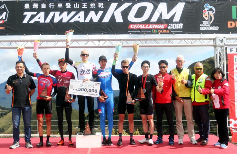 2018臺灣自行車登山王挑戰總排前六名頒獎。中華民國自行車騎士協會／提供。