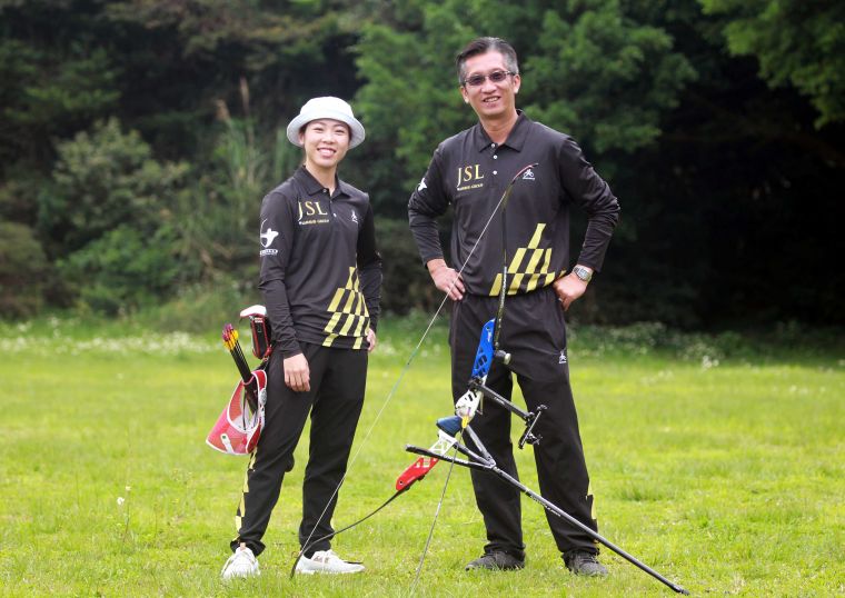甲山林射箭隊譚雅婷和教練倪大智約定，要三度拼進奧運。中華企業射箭聯盟／提供。