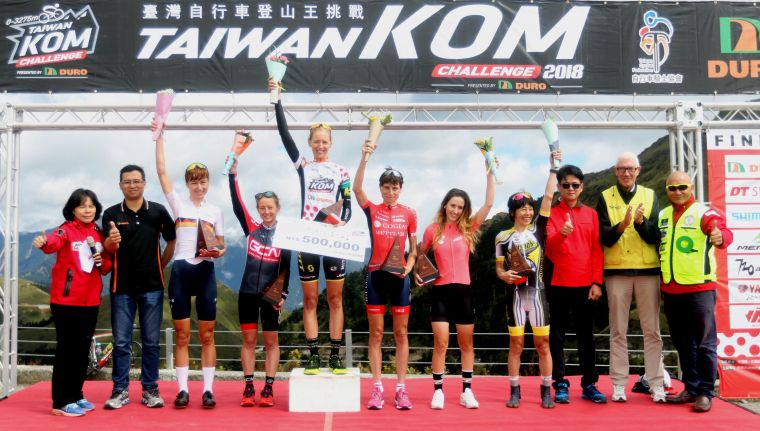2018臺灣自行車登山王挑戰女子組前六名頒獎。中華民國自行車騎士協會／提供。