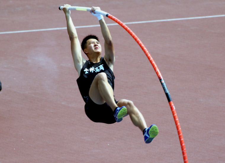 林峻毅以4.82公尺，打破高懸5年的大會紀錄4.81。林嘉欣／攝影。