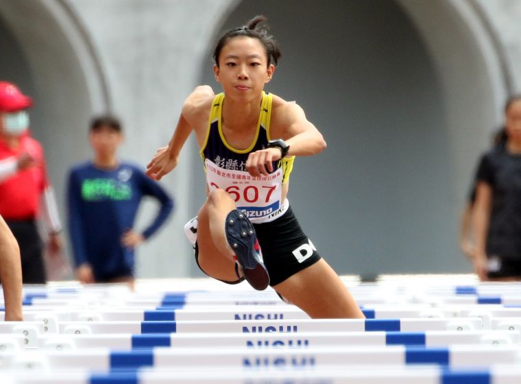 國女100公尺跨欄金牌賴尹甯。林嘉欣／攝影。