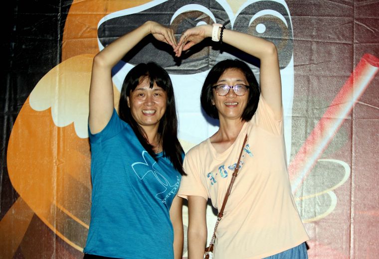 女子跳高全國紀錄保持人蘇瓊月（右）和妹妹蘇瓊媚。林嘉欣／攝影。