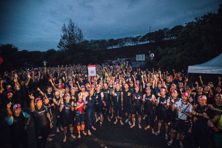 今年亞太最大鐵人賽事Challenge Taiwan，逾6000人24、25日台東活水湖登場。大會提供