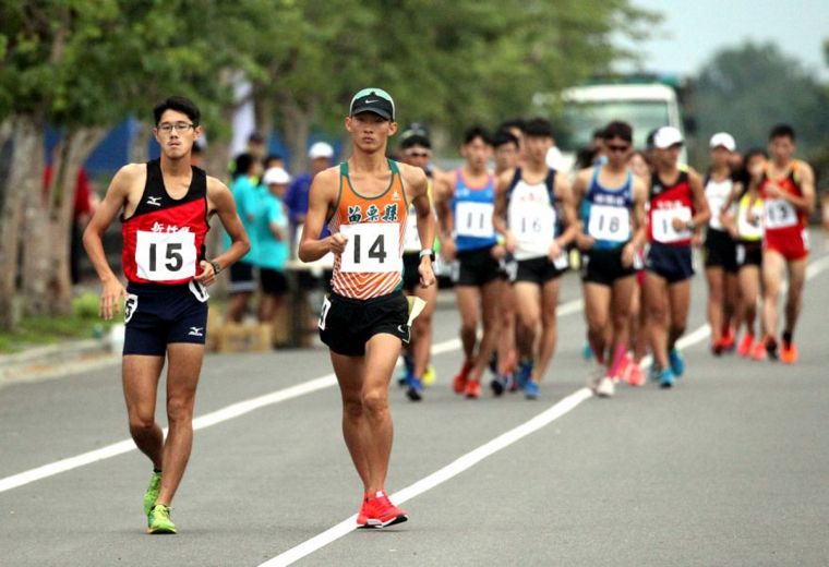 第67回日本元旦競走, 張洧綝(左)打破男子組20K競走全國紀錄。資料照片 林嘉欣／攝影。