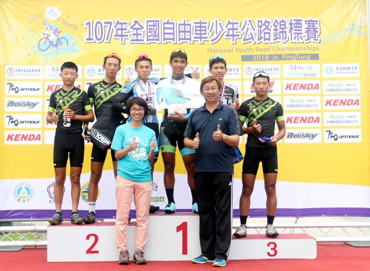 DIZO林園車隊龔暉仁勇奪全國少年自由車賽男少15歲組公路賽金牌。中華民國自由車協會／提供。