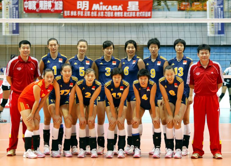 中國女排隊來台參加2008亞青女排賽，後排左三為惠若琪。林嘉欣／攝影。