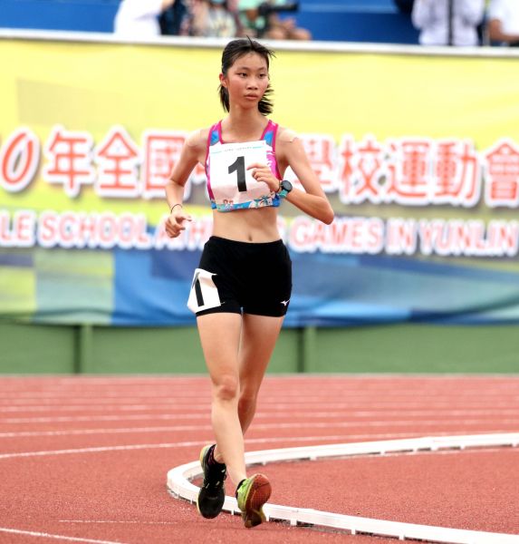 國女組5000公尺競走冠軍吳悦慈。林嘉欣／攝影。