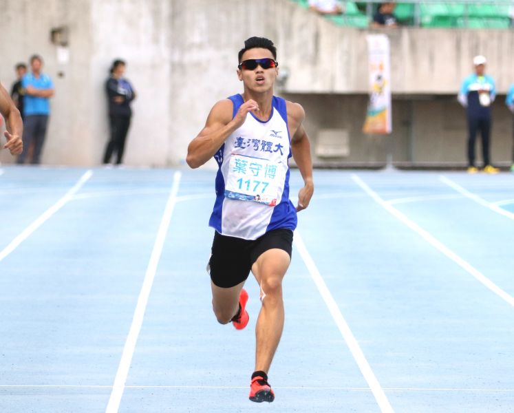 台灣體大葉守博在全大運公開男200公尺以20.86創最佳躍歷年第四傑。林嘉欣／攝影。