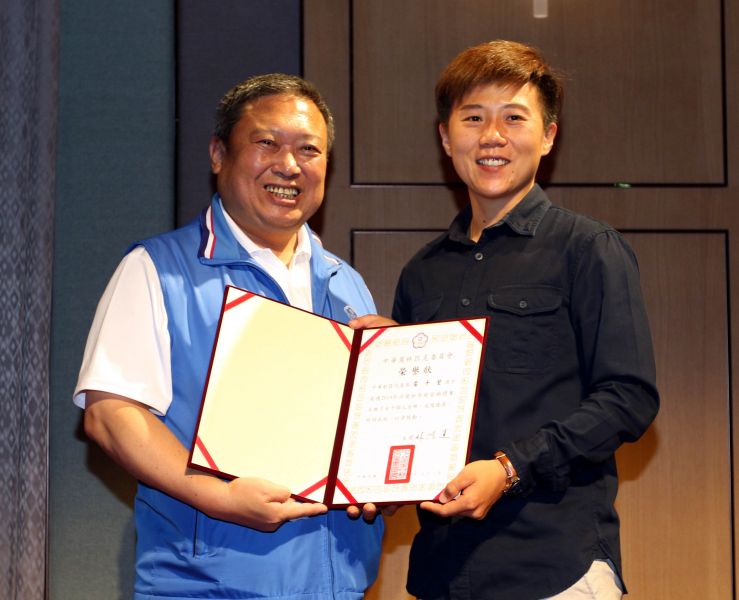 中華奧會主席林鴻道對雷千瑩(右)的表現讚譽有加。林嘉欣／攝影。