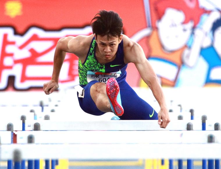 處於體能訓練期的陳奎儒，在全國田徑排名賽跑出今年最差的13秒92。林嘉欣／攝影。