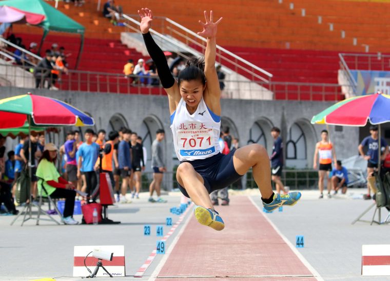 來自香港的陳家倩以5.96打破青年盃公開女跳遠大會紀錄。林嘉欣／攝影。