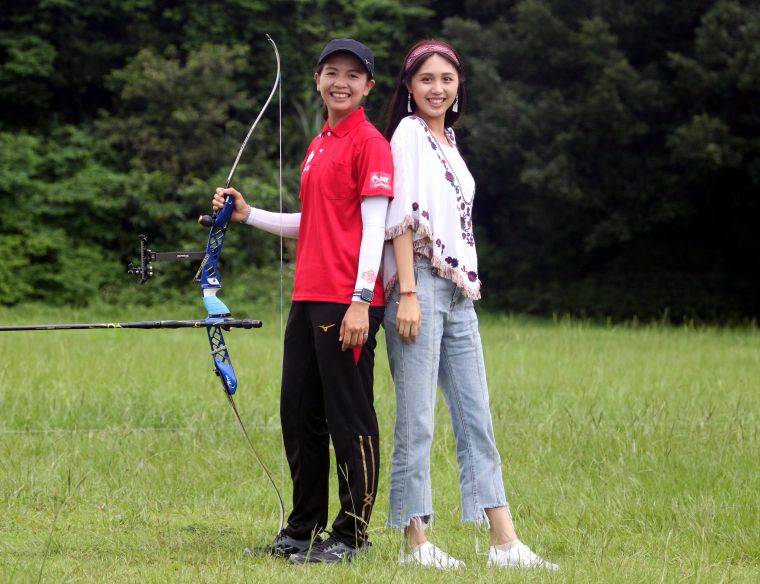 寒舍集團林佳恩(左）的妹妹林佳媛是伊林娛樂旗下模特兒。中華企業射箭聯盟／提供。