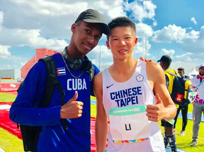 李允辰(右)在青年奧運三級跳遠打破全國U18紀錄，排名第六。蔡欣憲／提供。