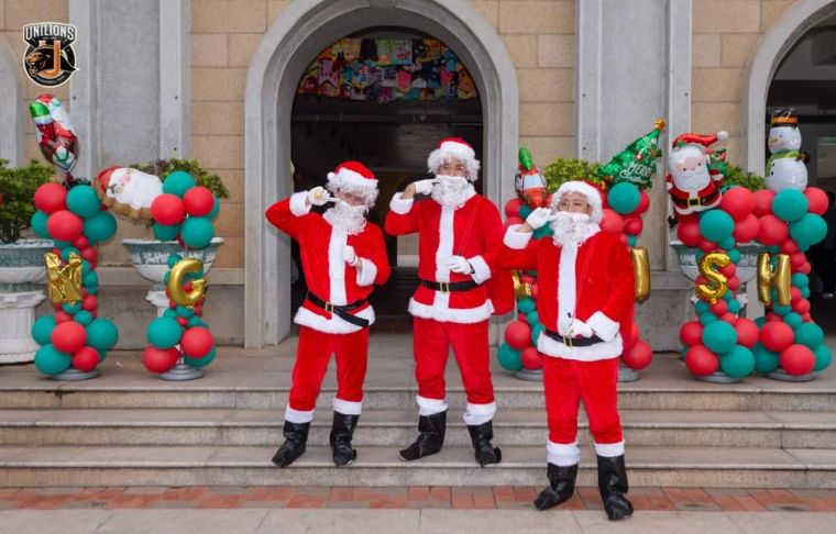 林靖凱、古林睿煬、林偉第一次到金門,扮聖誕老公公初體驗。統一獅球團提供