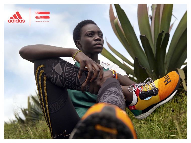 全新SOLARHU系列以非洲長跑文化為靈感，體現其中蘊含和平與冥想的哲學意涵，傳達adidas與Pharrell藉由運動改變生活的共同理念。