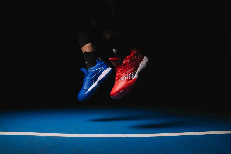 全新T-Mac Millennium紅藍鴛鴦配色讓每位籃球愛好者，皆可創造屬於自己的經典美技。