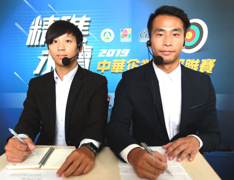 企業射箭聯賽本週直播新增主播哈尚傑(左)和賽評鄭丞傑。中華企業射箭聯盟／提供。