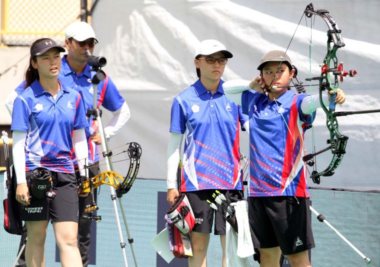 中華隊在女子複合弓團體賽得銅。中華民國射箭協會／提供。
