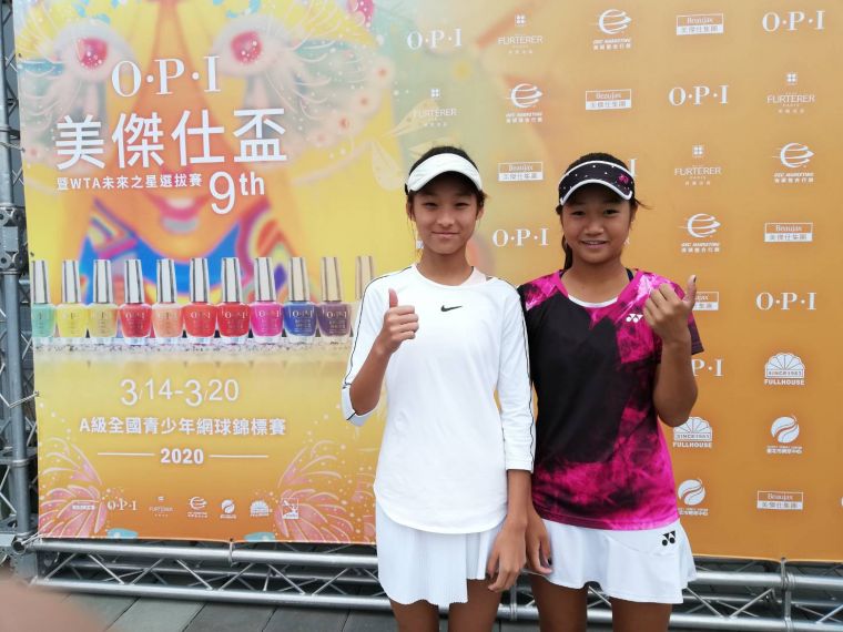 14歲組朱秝亞(左)、16歲組林芳安拿到WTA未來之星參賽門票。海碩整合運動行銷提供