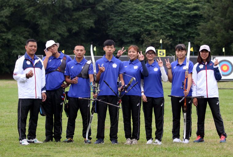 協會青年隊包辦中華企業射箭聯賽二年男、女天團榮銜。企業射箭聯盟／提供。