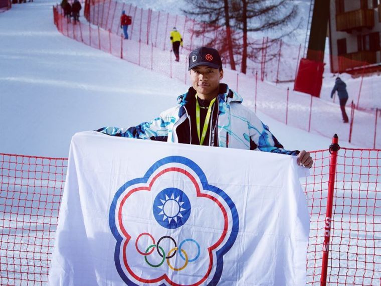 何秉睿為台灣拿下睽違30年的冬奧滑雪參賽資格。摘自何秉睿臉書