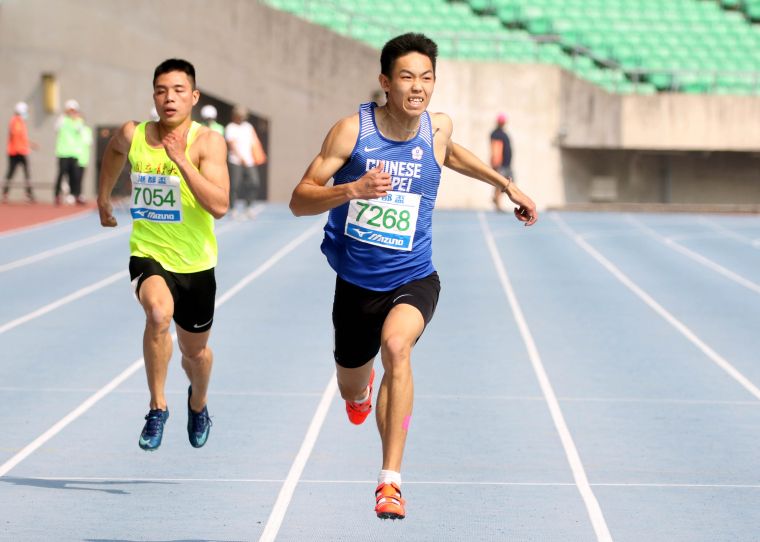  奧運培訓隊彭名揚以21秒03，打破公開男200公尺大會紀錄。林嘉欣／攝影。