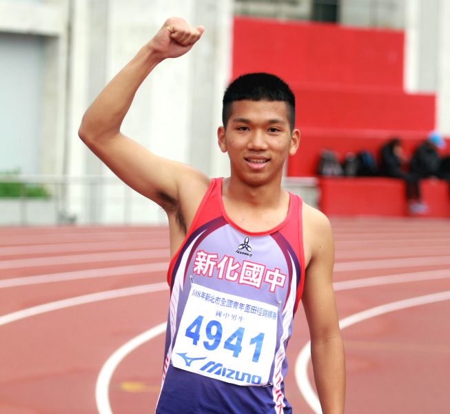 魏浩倫開心再破200公尺大會紀錄。林嘉欣／攝影。
