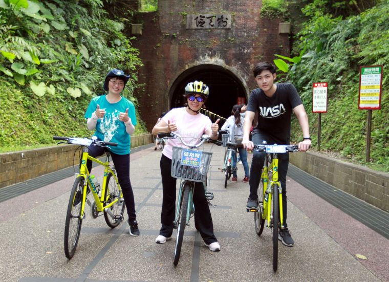 福隆舊草嶺隧道很適合騎自行車。中華民國自行車騎士協會／提供。
