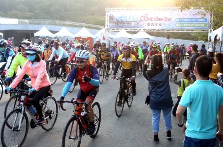 日月潭塔塔加單車挑戰出發。中華民國自行車騎士協會／提供。