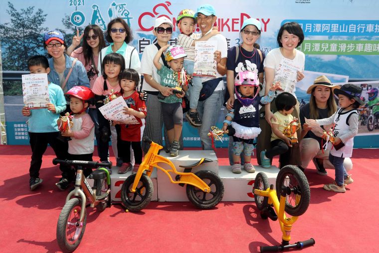 滑步車頒獎。中華民國自行車騎士協會／提供。