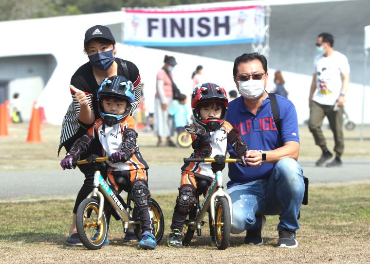4歲組柴家揚／柴家業也是對可愛的雙胞胎。中華民國自行車騎士協會／提供。