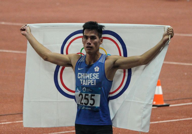 楊俊瀚為台灣奪下第一面200獎牌。李天助攝