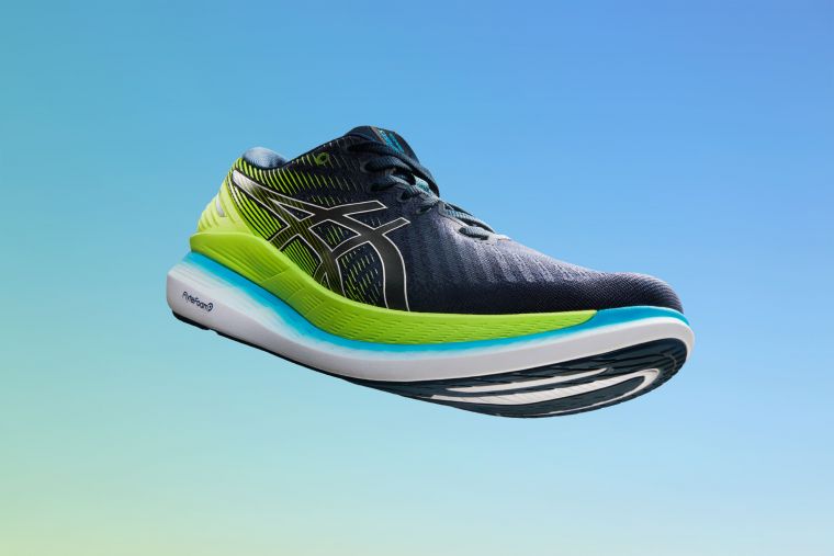 ASICS 2021年開春推出新一代RIDE系列家族GLIDERIDE 2高省力跑鞋。官方提供