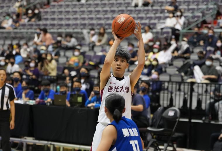 佛光大學王竫婷32分13籃板，達成生涯700籃板。大會提供