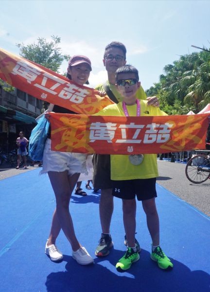 10歲小鐵人冠軍黃立喆。中華民國鐵人三項協會提供