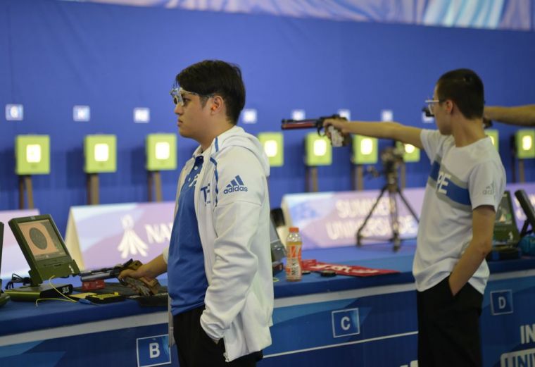 郭冠廷（左）、黃維德（右）在10公尺空氣手槍決賽，表現失常獲第七、第八名。林芷孏／攝
